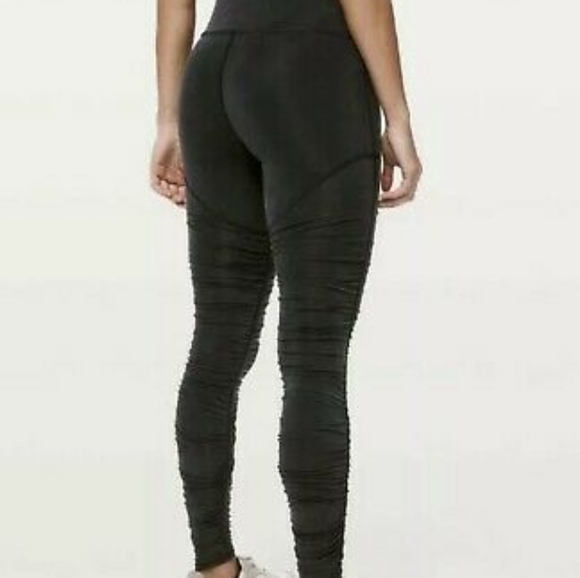 *RARE* NWOT Lululemon Into Something Good Tights - Picture 2 of 7